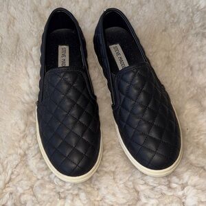 Steve Madden Black Quilted Slip-On Shoes Women’s Size 7